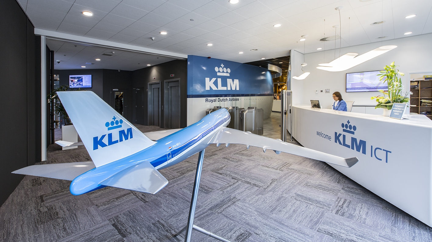 BIS Digital signage, touchscreens, projectie en room management bij KLM 